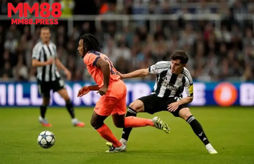 Trận đại chiến giữa Newcastle và Barca sẽ rất hấp dẫn. (Ảnh: Internet) Trận đại chiến giữa Newcastle và Barca sẽ rất hấp dẫn. (Ảnh: Internet)